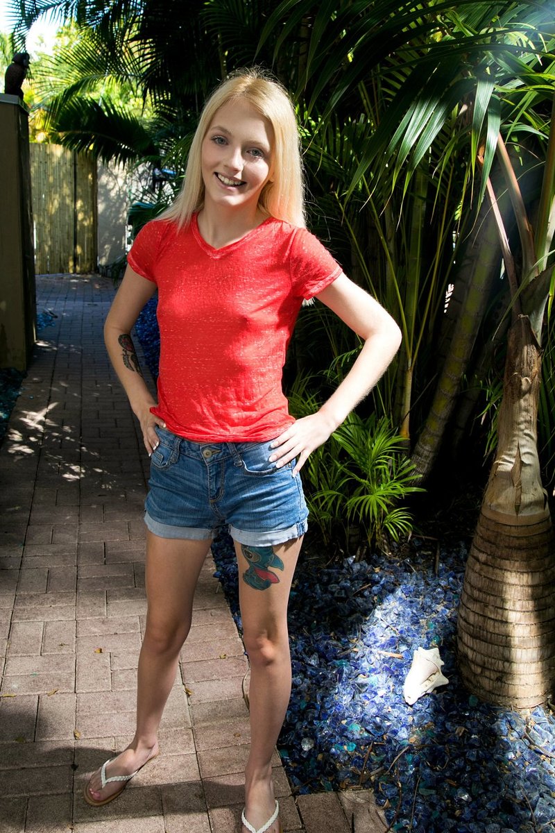 Валерия, 23 года, 3 размер груди